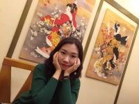 梁岩妍 照片