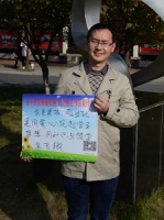 梁振 照片