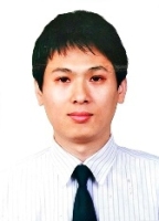 屈志坚 照片