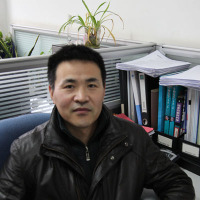 李亮 照片
