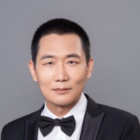 王嵬 照片