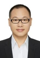 石亮 照片