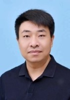 万国威 照片