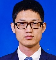 邱实 照片
