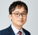 张驰亚 照片