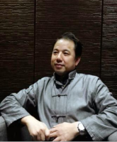 龙跃君 照片