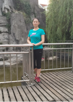 何芳 照片