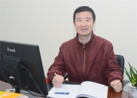 吕健 照片