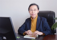 闫梅 照片