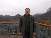 何俊 照片