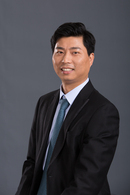 何平 照片
