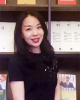 焦维 照片