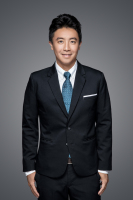 李育奇 照片