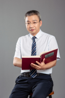 尹建华 照片