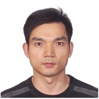 杨易 照片