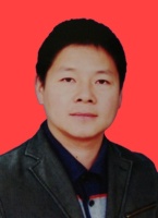 何俊 照片
