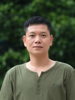 何昀 照片