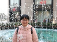 李群 照片