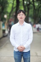 首陈霄 照片