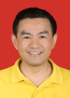 伍春明 照片