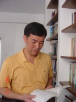 胡日东 照片