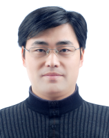 王坚 照片