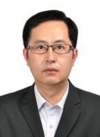 王岩 照片