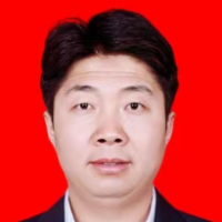 任春雨 照片
