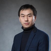 张春 照片