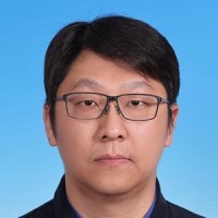 李昂 照片