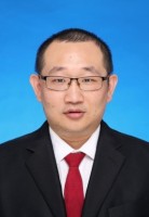 谭臣 照片