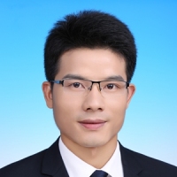 万强 照片