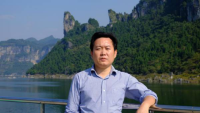 余维海 照片