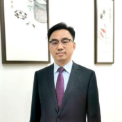 李龙 照片