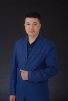曲久龙 照片
