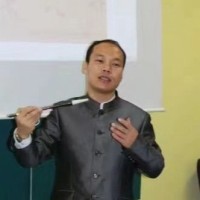 由兴波 照片