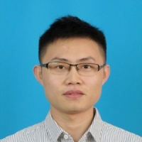 何小亮 照片