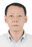 何陵辉 照片