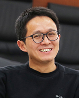 殷雄 照片
