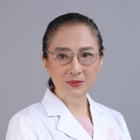 梁红 照片