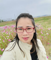 严芳 照片