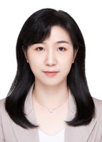 刘婍 照片