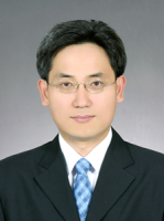 田炳郁 照片