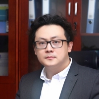 严明 照片