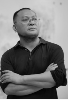 黄信初 照片