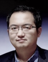 李昀 照片