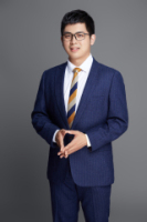 闵超 照片