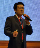 吕宏强 照片