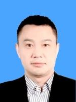 李亮 照片