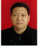 钟易成 照片